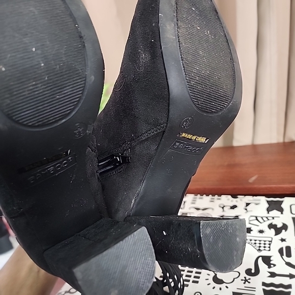 Bamboo Studded Ankle Boots. Size 8 - Picture 5 of 5